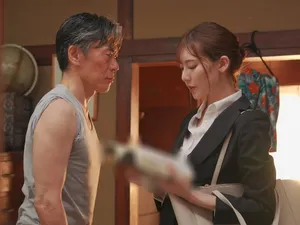 Hẹn hò với một cô gái dễ thương mặc đồ xanh, liếm và cưỡi cô ấy thật mạnh...